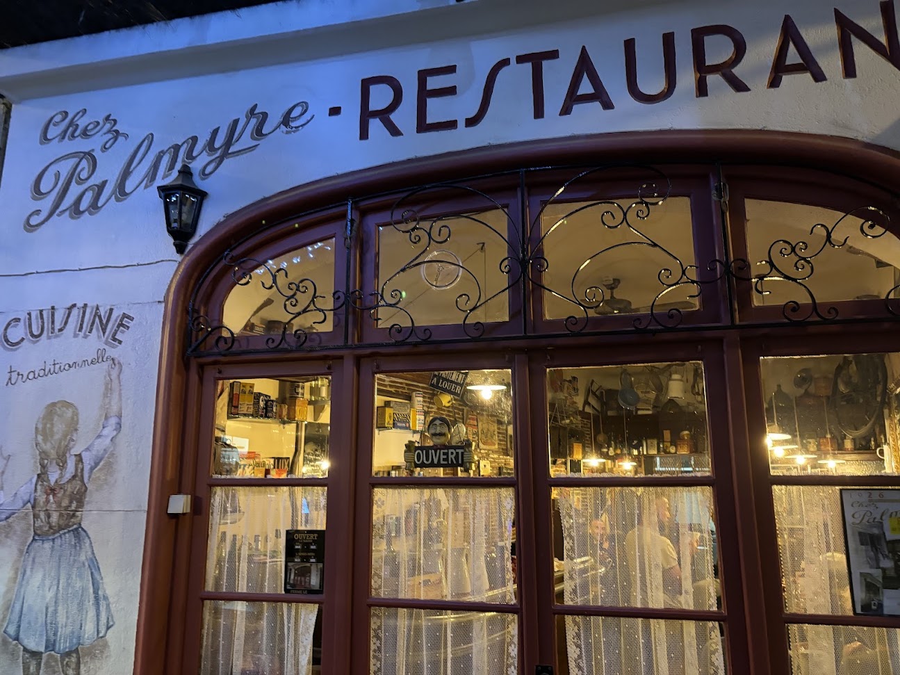 La devanture, le soir